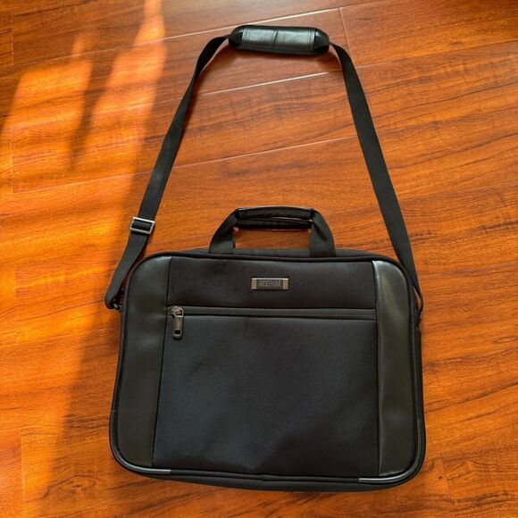 KENNETH COLE REACTION R-Tech 17"‎ Laptop Bag Briefcase Black Handles & Strap - Picture 1 of 16